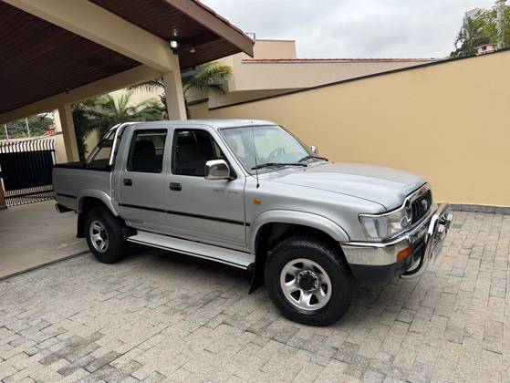 TOYOTA HILUX 3.0 SRV 4X4 CD 16V TURBO DIESEL 4P MANUAL TOYOTA HILUX 3.0 SRV 4X4 CD 16V TURBO DIESEL 4P MANUAL